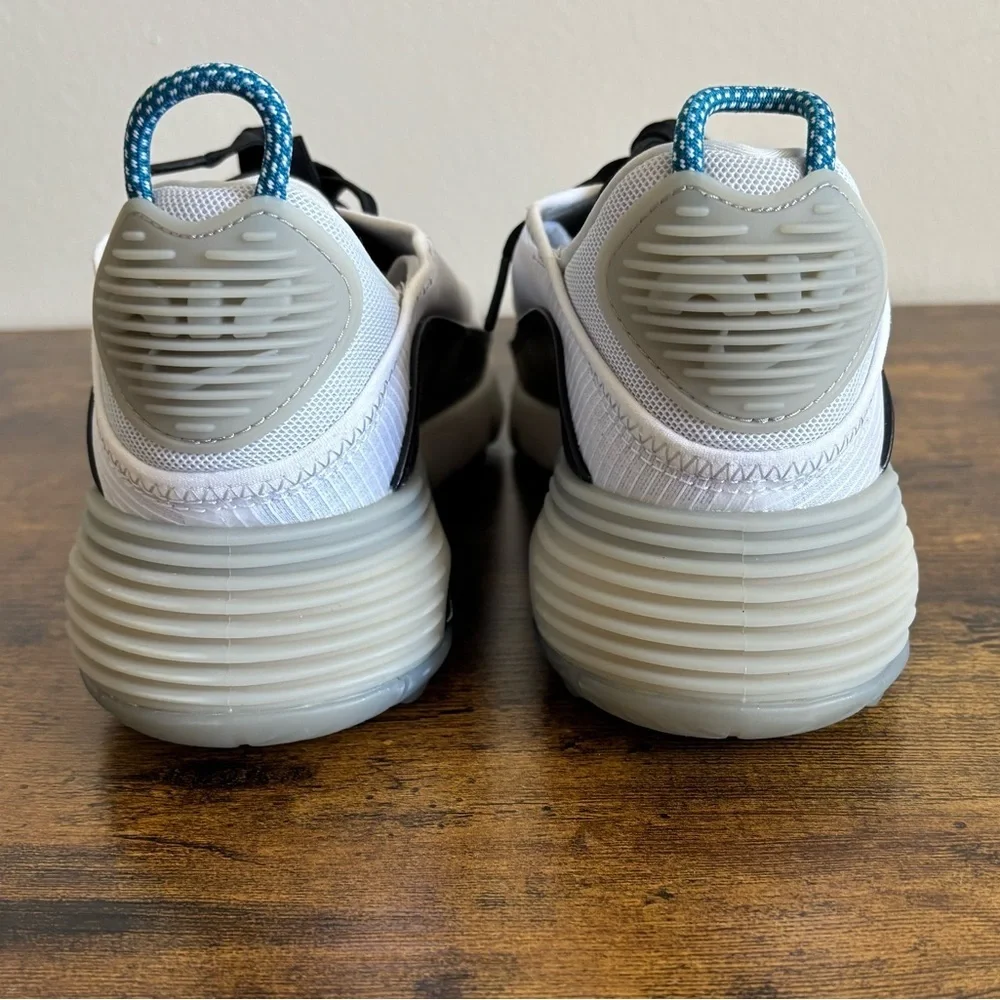 Air Max 2090 in ‘Green Abyss' - Picture 12 of 14